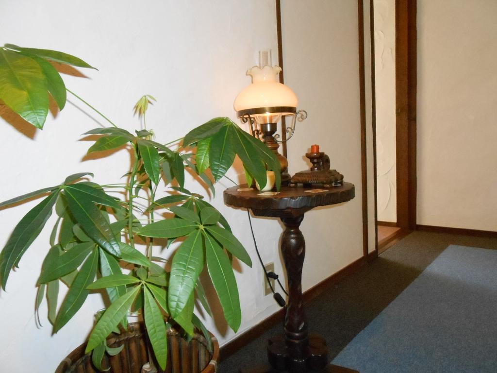Pension Nugget Inn Hakuba Rom bilde