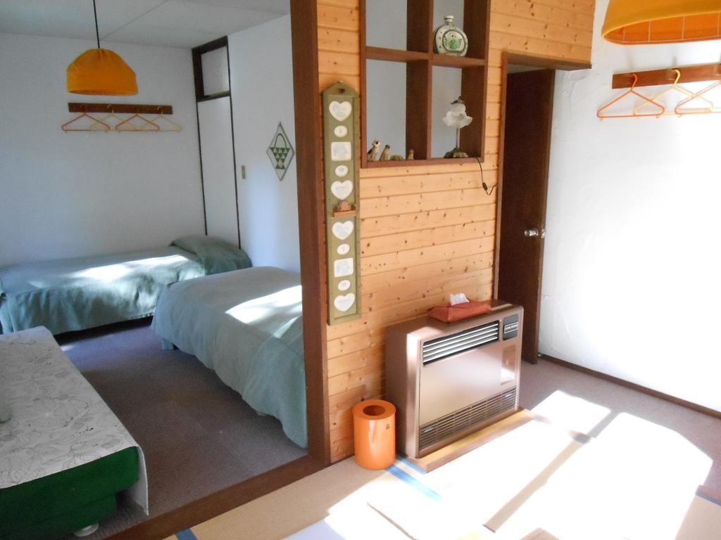 Pension Nugget Inn Hakuba Rom bilde