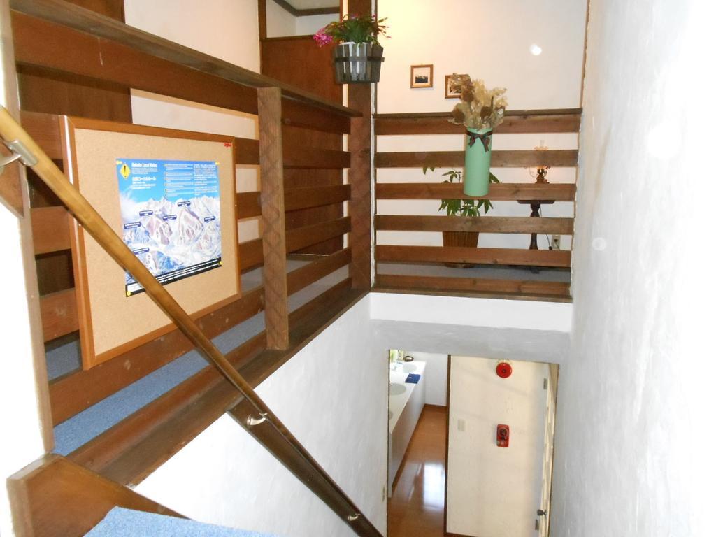 Pension Nugget Inn Hakuba Eksteriør bilde